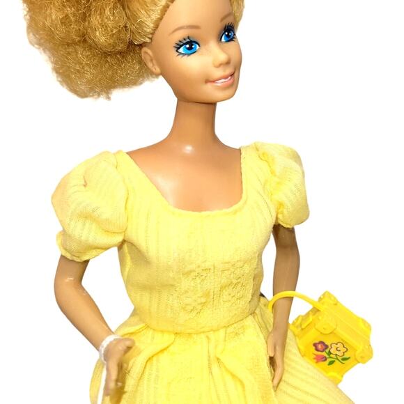 1981 Vintage Magic Curl Barbie - Picture 7 of 10